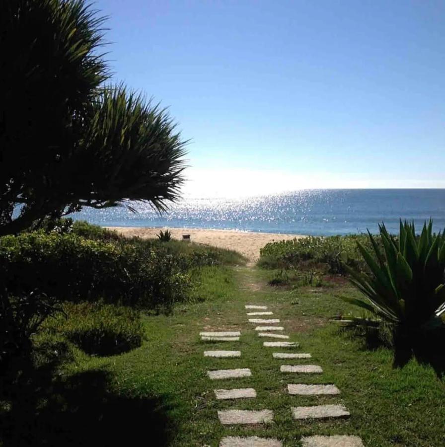 Casa pé na areia em praia paradisíaca